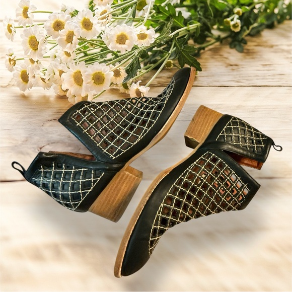 ‼️JEFFREY CAMPBELL TAGGART BLACK CUTOUT BOOTIES - Picture 2 of 6